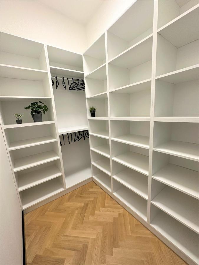 Luxury 100M2 Loft Design-Apartment At Wawel + Netflix Cracóvia Exterior foto